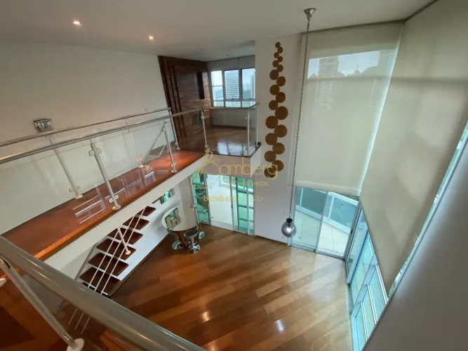 Essa Unidade Aumentou o Mezanino do Pé Direito Duplo com Vista para Floresta