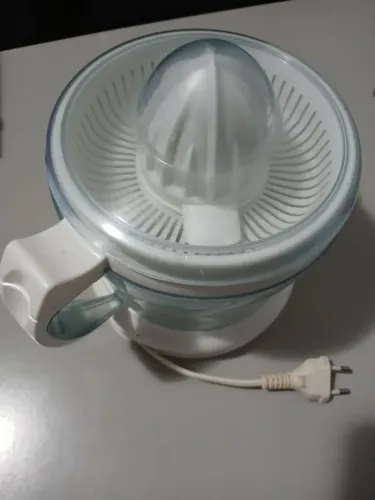 Espremedor de Frutas 220 volts