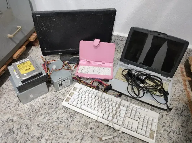 Notebook + Fontes + Hd e leitor e + para Retirada de Peças