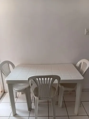 Conjunto de mesa com cadeira
