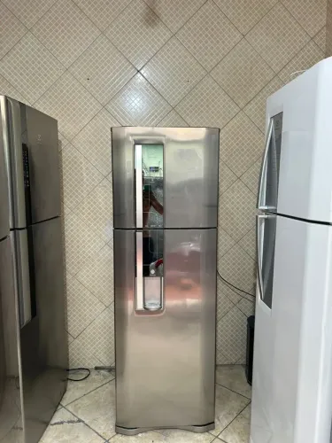 Geladeira Eletrolux inox 350L linda