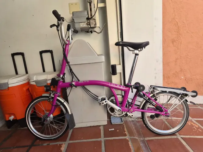 Bicicleta Dobrável Brompton M6L completa com iluminação a dínamo e Bagageiro 