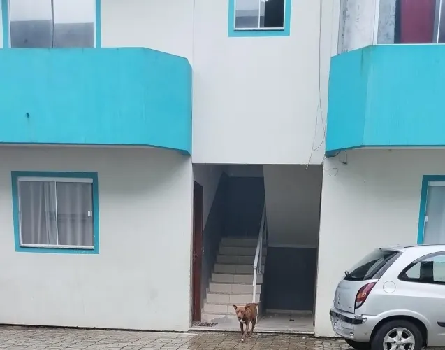 ALUGO 2 DORM SEM MOBILIA ANUAL R$ 1700 P/MÊS