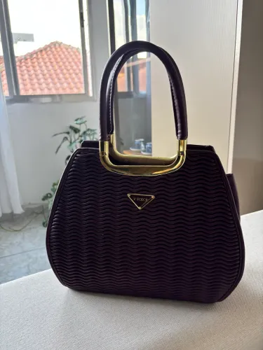 Uma bolsa vinho