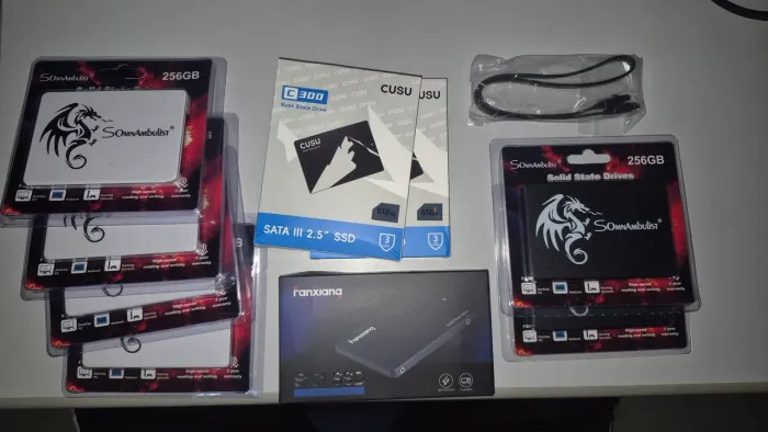 SSDs 512GB e 256GB Sata III NOVOS + Cabo Sata de brinde
