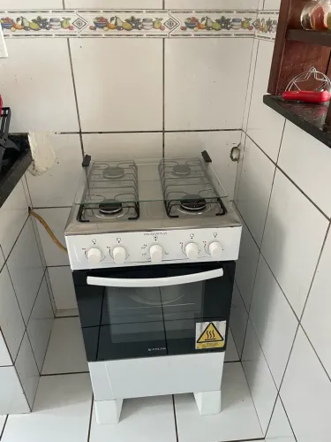 Vendo fogão 4 bocas e forno tudo funcionando 