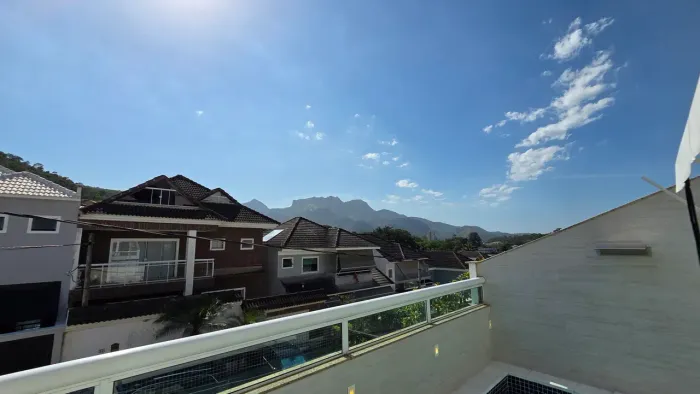 Pechincha. Casa de Alto Padrão no Condomínio Vale do Ipê com 4 Suítes, Piscina e Energia S