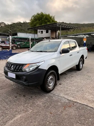 Mitsubishi L200 Triton Sport GLX 2.4 CD Diesel Mec. 2019