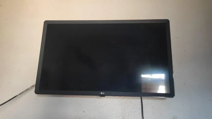 Vendo uma tv 32 polegada da lg smarte nova