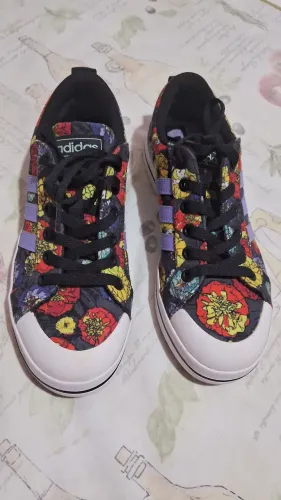 Tênis Adidas Original E Colorido No Tamanho 34
