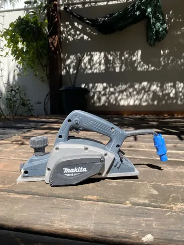 Plaina Elétrica Makita MT M1902 - 580W