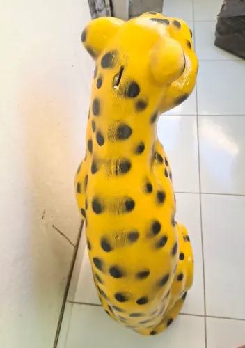 Peça de Resina Onça 78cmX48cm.