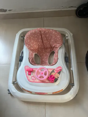 Vendo um andador bebê seminovo