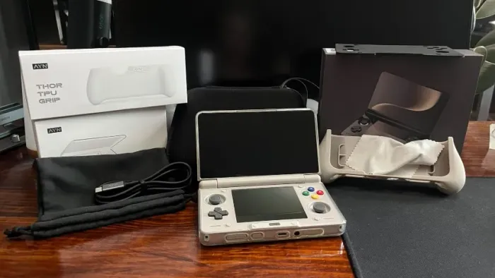 Console portátil AYN Thor + pack acessórios