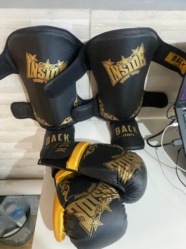 Kit luva e caneleira Muay Thai