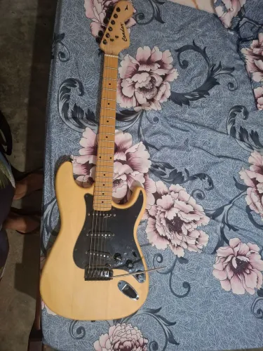 Guitarra condor coreana