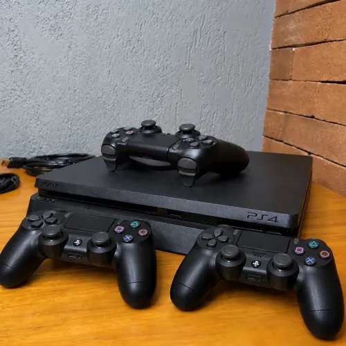 PS4 Slim 500GB + 3 Controles