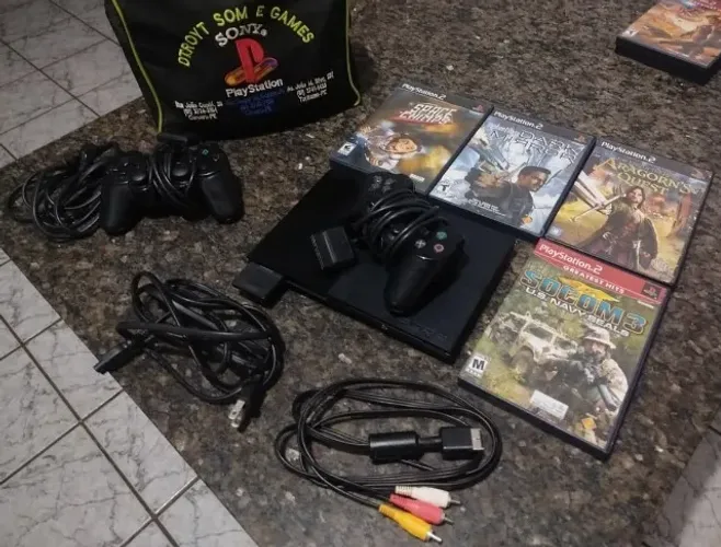 PS2 Slim completo + 4 jogos originais, testado e funcionando.