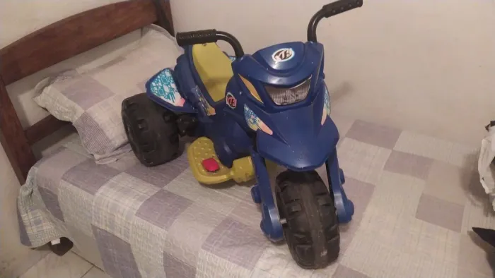 Moto elétrica infantil