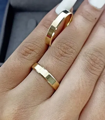 Par de aliança chanfrada em Ouro 18k