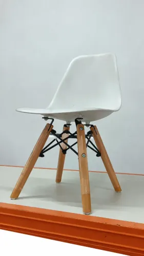 Cadeira Infantil Eames Eiffel Branca Pés Em Madeira