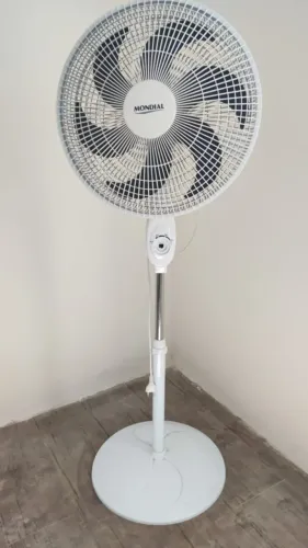 Vende-se ventilador com um pequeno defeito (botão de troca de velocidade)