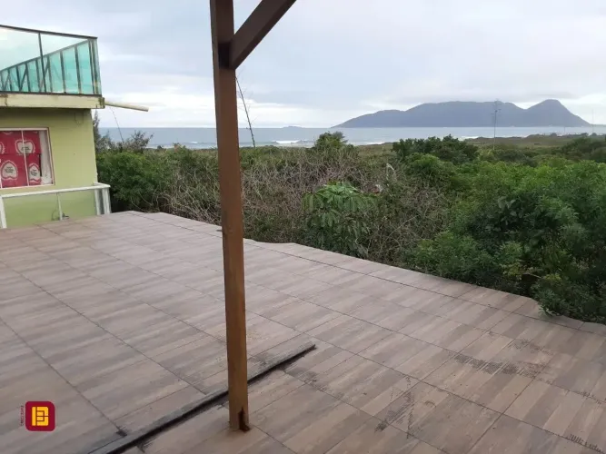 Casa à venda com vista mar no Morro das Pedras em Florianópolis SC