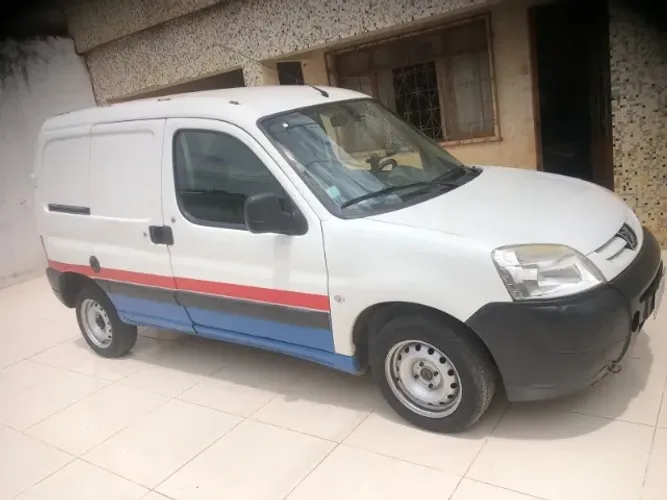 Peugeot Partner Furgão 1.6 16v/ 1.6 16V Flex 3P 2016