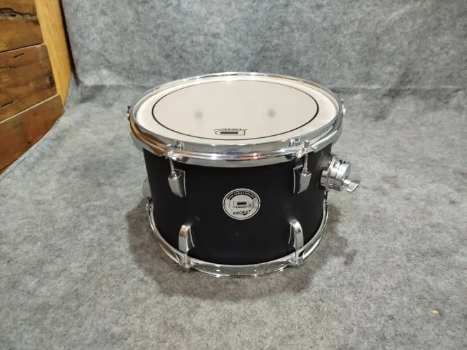 Tom 12x8 D One em Ótimo Estado 