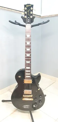 Guitarra Gibson Les Paul Studio 1994 Preta com partes metálicas dourada + Case