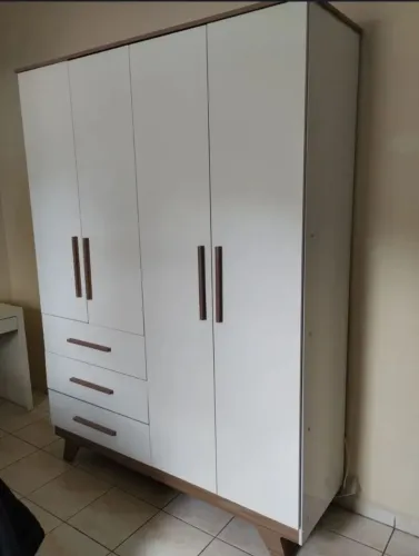 Guarda roupa novo apenas 3 meses de uso