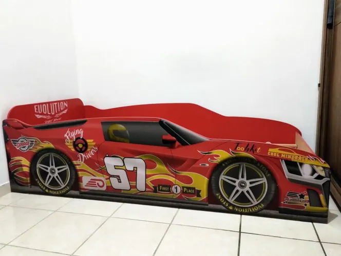 Cama Infantil de solteiro em forma de carro em MDF