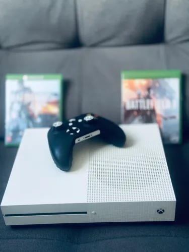 X box one s 1TB , conservadíssimo!