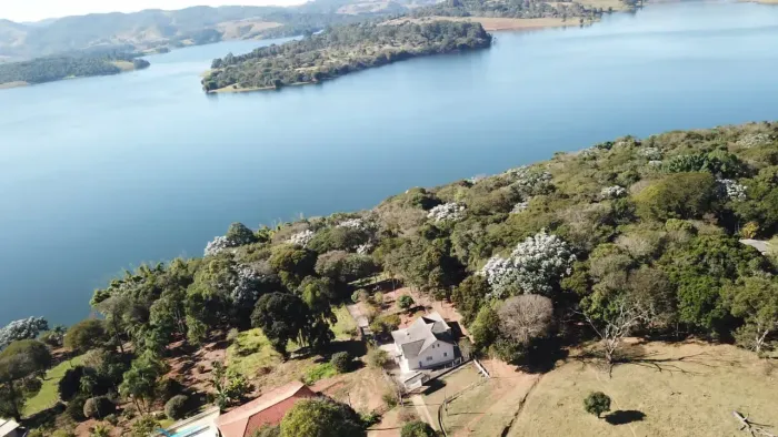 Belíssima CHÁCARA na Represa de Joanópolis (Pé na Água) 3000M
