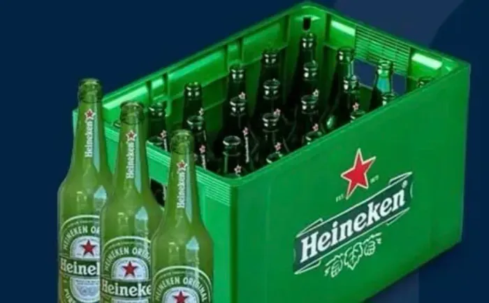 Vendo vasilhame de cerveja com garrafa