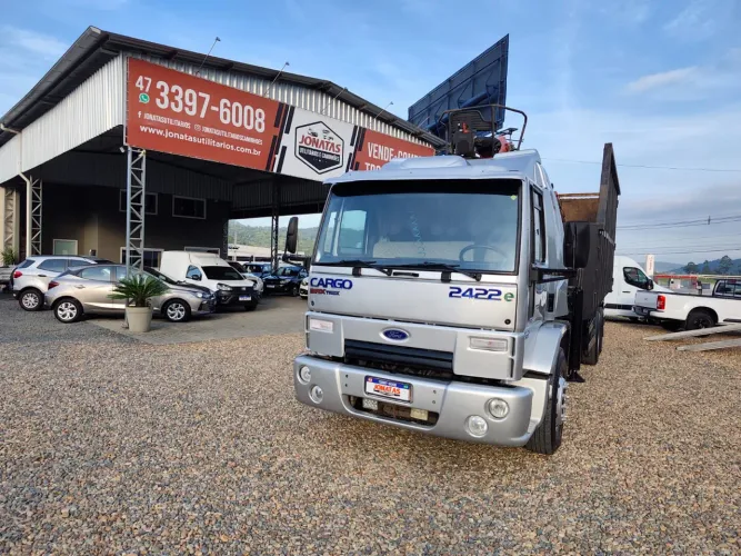 Ford Cargo 2422 2011 Garra