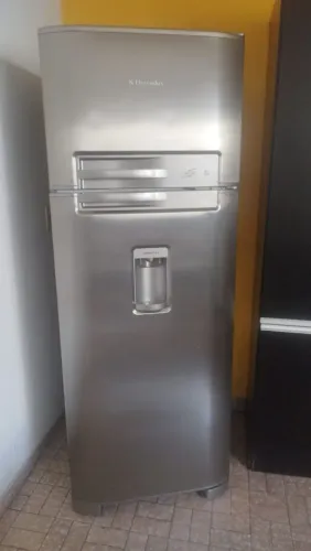 Geladeira com freezer