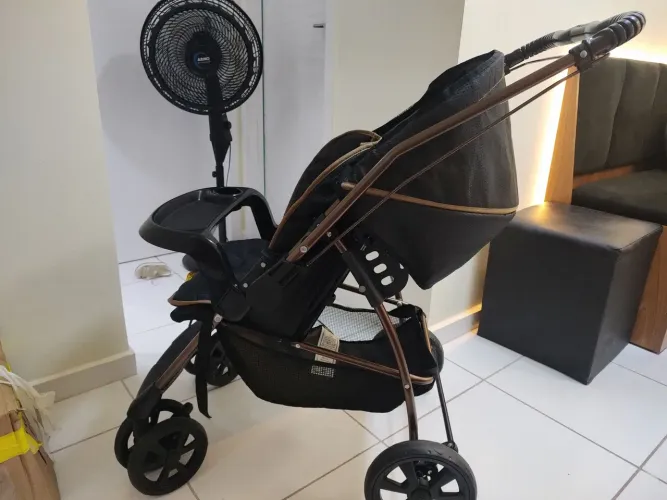 Vende-se carinho de bebê