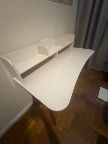 Mesa de Madeira Nova Recém Comprada