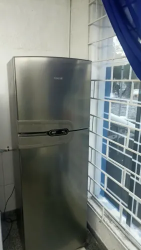 Geladeira Consul Frost Free Duplex de 340 litros na cor inox.