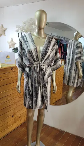 Vendo Manequim feminino em fibra corpo inteiro, com base, cor champanhe