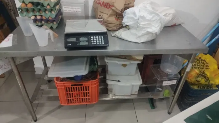 Mesa de inox para açougue e outros