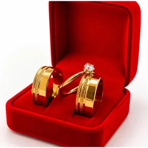 Par de Aliança Casamento Noivado Diamantada 2 Riscos Banho Ouro 18k + Solitário+Caixinha 