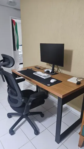 Mesa de Escritório 135x68 + Cadeira Ergonômica | Excelente Estado