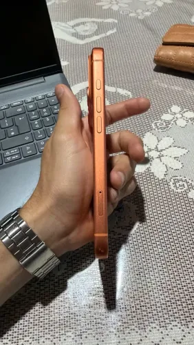 iPhone 17 pro laranja