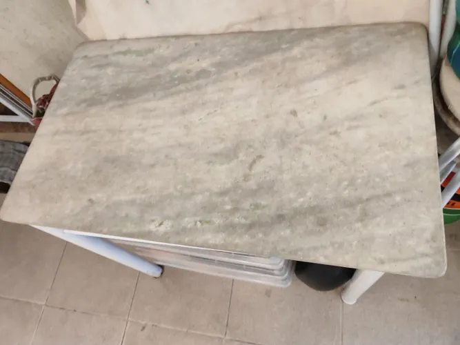 Conjunto Mesa com Tampo em Mármore + 4 Cadeiras - Compacto e Resistente