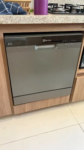 Lava-Louças Electrolux 8 Serviços Inox LL08S