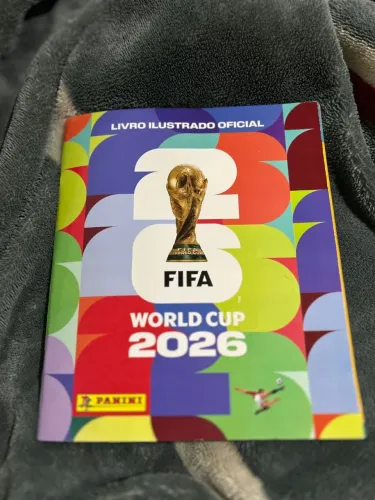 Álbum da copa COMPLETO. + 1 LEGEND CR7 BORDO 2022