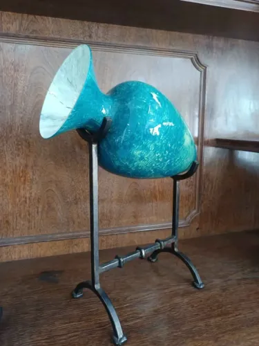 Lindo vaso decorativo com base de ferro