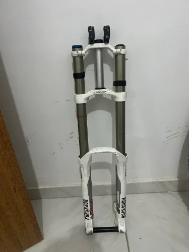 Suspensão rock shock boxxer rc 26